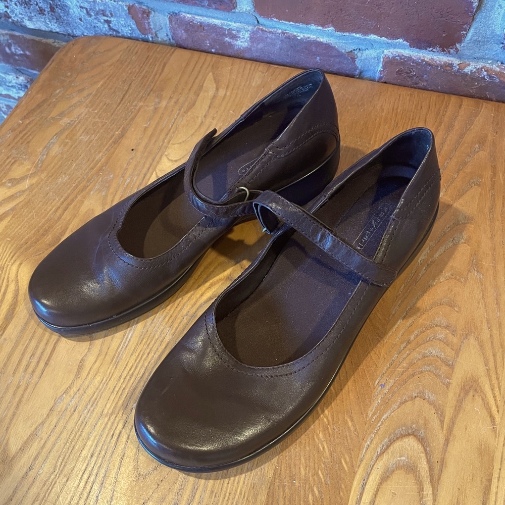 Cute maryjane style shoes.